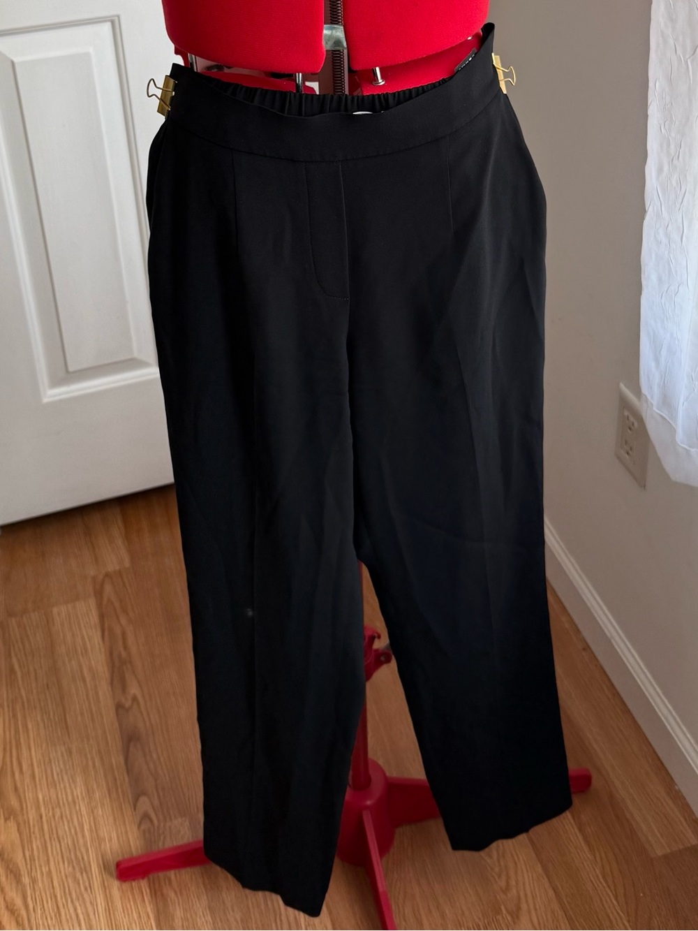Aritzia Babaton Conan Black Elastic Waist Straight-Leg Cropped Dress Trousers